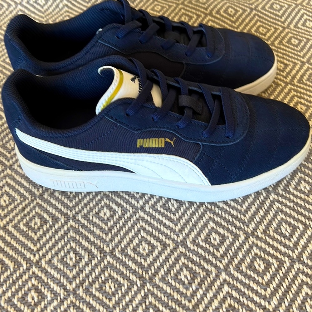 Puma - Navy soft foam sneaker size 3